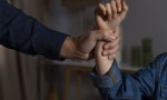 A prisión tras agredir a su mamá, su expareja y un vecino