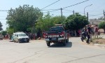 Dos motociclistas sin casco fueron hospitalizados tras un violento choque en Monte Quemado