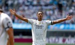 Con diez jugadores, Real Madrid venció a Pachuca y sumó su primera victoria en el torneo.
