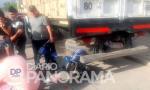 Fatal accidente: motociclistas colisionaron contra un camión estacionado y uno murió.