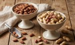 Las almendras y los maníes suman nutrientes que protegen el corazón.