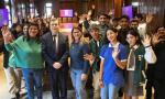 El gobernador recibió en Casa de Gobierno a alumnos de los departamentos Figueroa y Alberdi.
