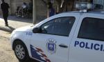 Descubrió a su pareja siéndole infiel con su tío en su casa, donde se habían juntado a beber, e intentó agredirlos.