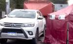 Bajó de la camioneta por un problema en la rueda y lo atropellaron: murió.
