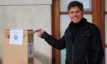 Kicillof votó en La Plata y calificó a las elecciones bonaerenses como “la madre de la democracia”.