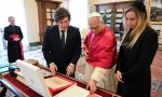 El Papa viajará a la Argentina: se lo confirmó a Milei en una extensa reunión.