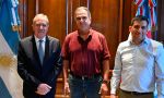 El Gobernador recibió a destacados cirujanos argentinos en Casa de Gobierno.