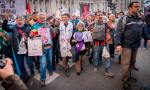 Jubilados, trabajadores del Garrahan y Abuelas de Plaza de Mayo marchan al Congreso en medio de una sesión clave.