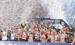 Estudiantes agiganta su historia: venció a Racing y es otra vez campeón.