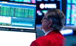El riesgo país cayó por debajo de los 500 puntos y las acciones argentinas suben hasta 10% en Wall Street.