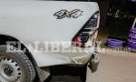 Choque entre una camioneta y una moto en Monte Quemado: dos jóvenes fueron trasladados al hospital.