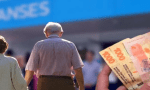 Desde el lunes cambia el bono de ANSES para jubilados: a quienes afecta y por qué.