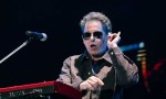 Andrés Calamaro abandonó su recital luego de ser abucheado por apoyar las corridas de toros.