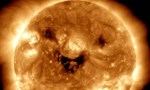 La NASA fotografió al sol "sonriendo" y se lo ve adorable
