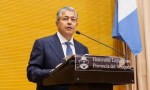 Figueroa presentó el proyecto para eliminar las jubilaciones de privilegio