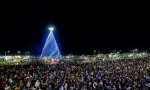 JUNTO A GRANDES ARTISTAS, UNA MULTITUD CELEBRÓ EL ENCENDIDO DEL ARBOLITO EN RÍO GRANDE