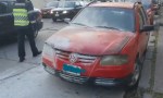 Se prendió fuego un auto frente al colegio Salesiano y generó momentos de tensión