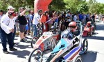 La Eco Race 2025 se pone en marcha: estudiantes salteños exhiben autos eléctricos en el monumento a Güemes