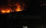 Incendio en los cerros de Vaqueros: las llamas amenazan las casas y hay preocupación de los vecinos