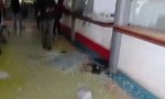 Día de furia en la terminal de Embarcación contra una oficina de EDESA