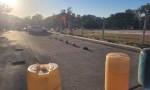 Usan piedras para cerrar una entrada al Materno Infantil y definir el estacionamiento