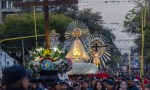 Promesas, historias y amor de los fieles en la procesión