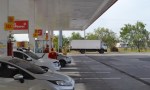 Combustibles. Las petroleras se suman a YPF y bajan sus precios.