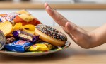 Expertos advierten sobre los alimentos que debilitan el sistema inmunológico.