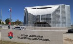 Allanaron la Legislatura de Córdoba por el escándalo de los contratos.