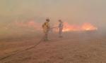 Incendio en autopista a Carlos Paz: evacuados, bomberos heridos y ruta cortada