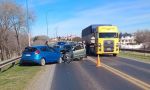 Accidente frontal entre tres automóviles cerca de Holmberg: siete lesionados