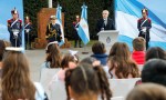 El Presidente tomó la promesa de lealtad a la bandera a alumnas y alumnos de escuelas públicas