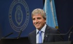 Luis Caputo adelantó que habrá nuevas medidas para incentivar el uso de dólares
