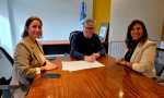 El intendente Claudio Larraza firmó un convenio con el Gobierno provincial para fortalecer el Sistema de Protección Integral
