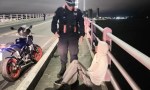 EVITAN QUE UN JOVEN SE ARROJE DEL PUENTE GRAL. BELGRANO
