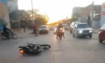 JOVEN MOTOCICLISTA MUERE TRAS IMPACTAR CONTRA UN AUTOMÓVIL
