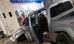 CONDUCTOR BORRACHO IMPACTÓ SU CAMIONETA CONTRA UN LOCAL COMERCIAL