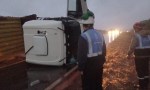 CAMIÓN CON CARGA DE MADERAS VOLCÓ CERCA DE VIRASORO