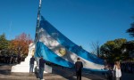 En el Día de la Bandera, se reinauguró el histórico mástil de la plaza Eduardo Costa