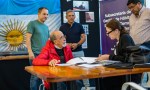 Familias de la ciudad firmaron el acta de consolidación para obtener el título de su vivienda