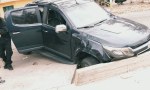 ​Insólito: por una distracción, terminaron con la camioneta dentro de un canal de riego