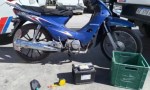 Detienen a un hombre que circulaba en una moto que era robada