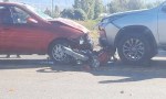 ​Fuerte impacto en Pocito: tres vehículos involucrados y una moto destruida