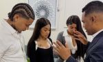 Crece el interés por la fe entre artistas e influencers latinos: testimonios que generan repercusión