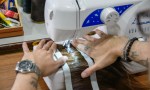 Internos de la Unidad de Detención confeccionan pelucas oncológicas