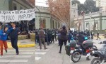 Tensión frente a Casa de Gobierno por el desalojo a protesta mapuche: liberaron a todos los detenidos