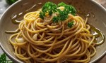 FIDEOS CON AJO Y PEREJIL